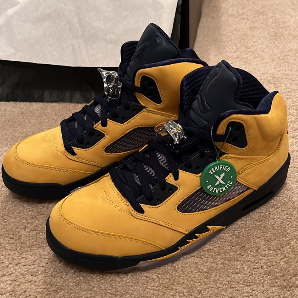 Air Jordan Retro 5 SE Michigan. Style CQ9541-704